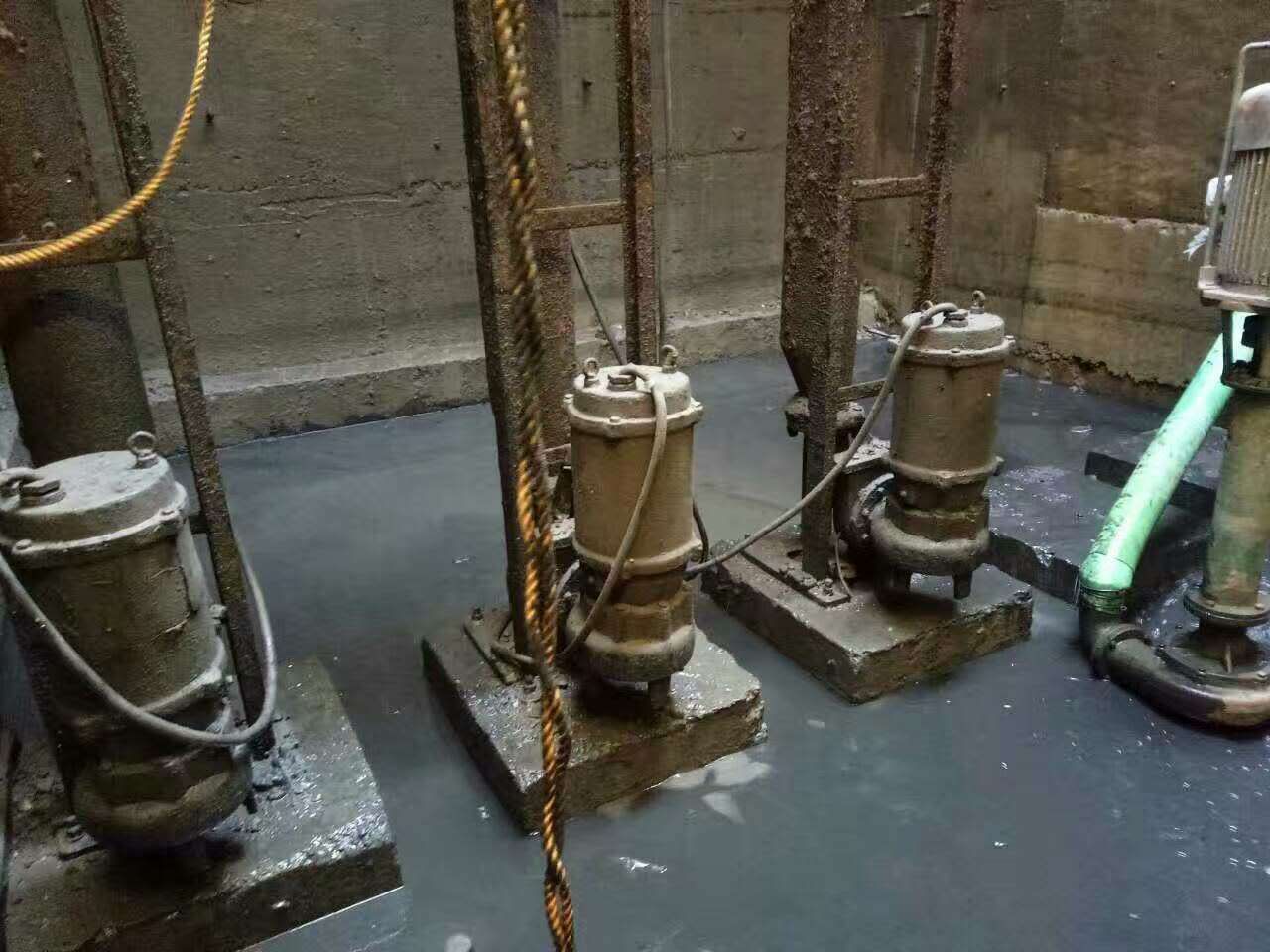 相城污水池清理