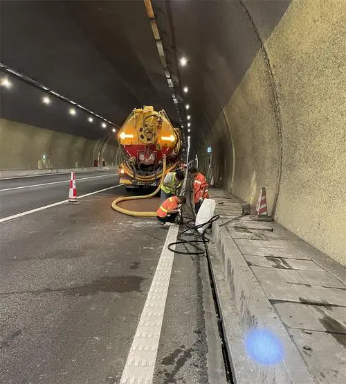 相城隧道排水渠清淤